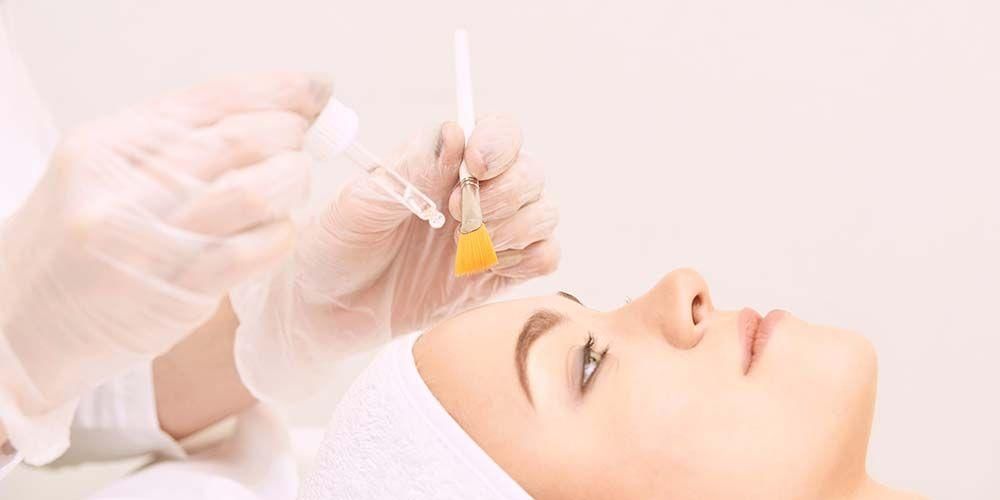 Chemical peeling atau peeling wajah adalah perawatan kulit yang banyak digemari wanita